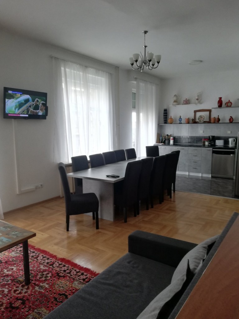 Authentic Belgrade Centre Hostel - Ethnica 2 Dining area and kitchen